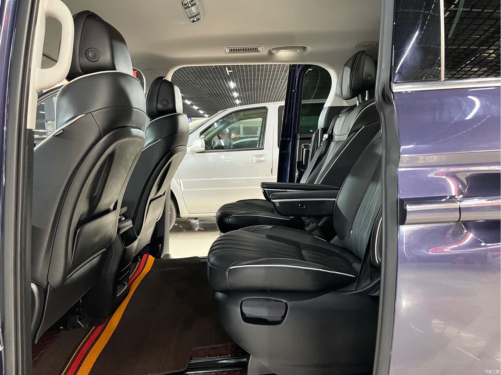 Roewe iMAX8, 2023 11
