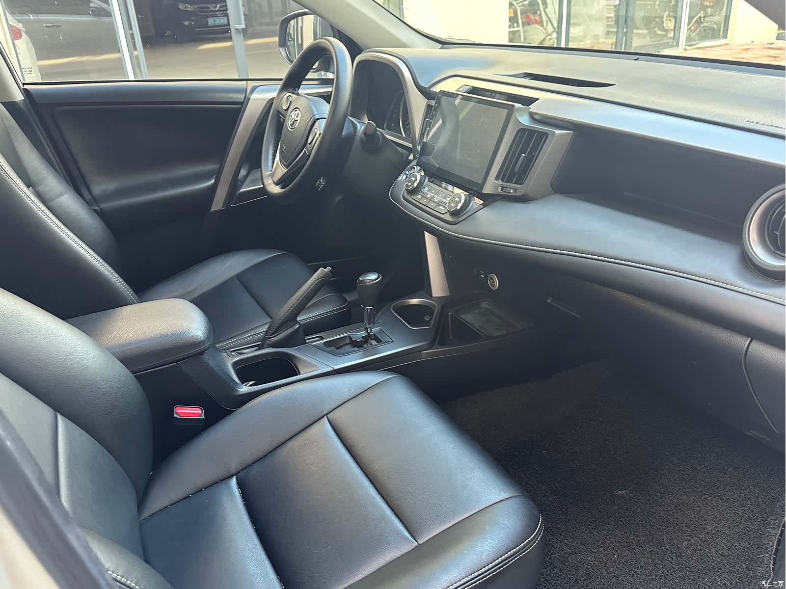 Toyota RAV4, 2017 10