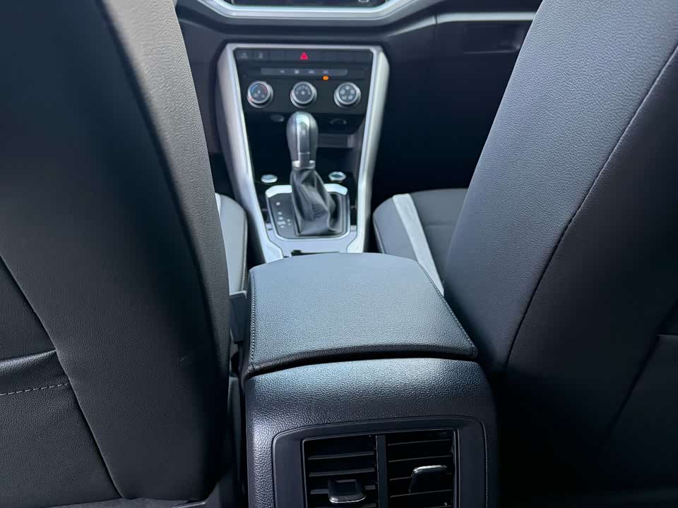 Volkswagen T-ROC exploring Songs