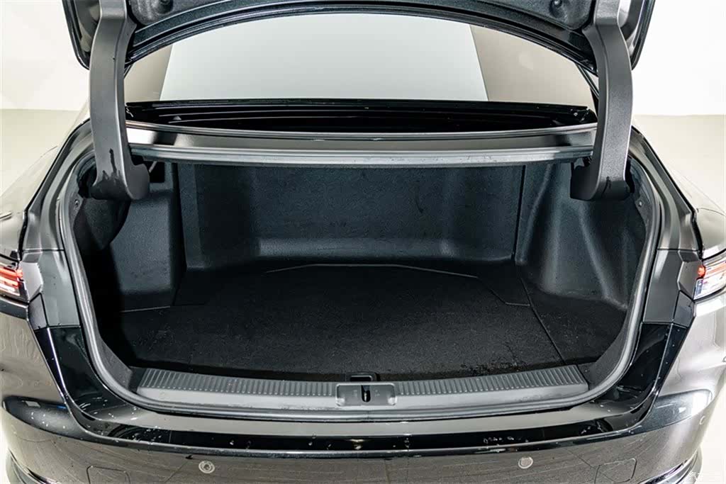 Toyota Crown, 2025 25