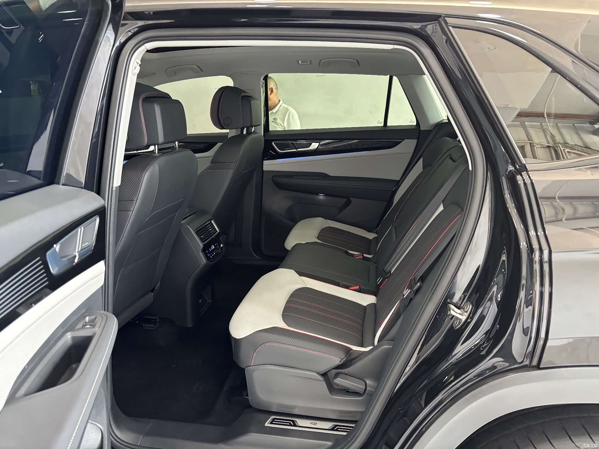 Volkswagen Teramont X, 2025 24