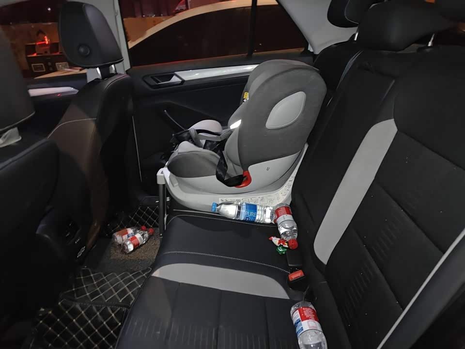 Volkswagen T-ROC exploring Songs