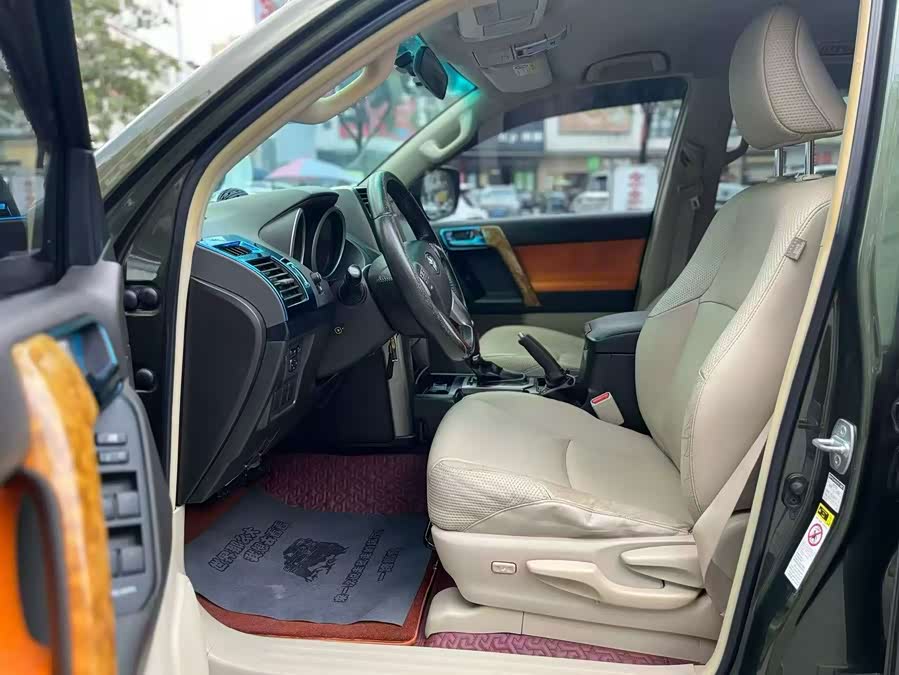 Toyota Prado 2011, фото 4