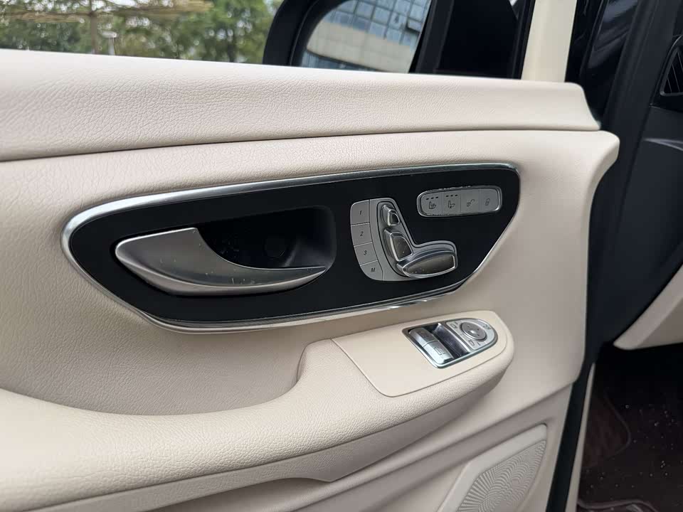 Mercedes-Benz V-class