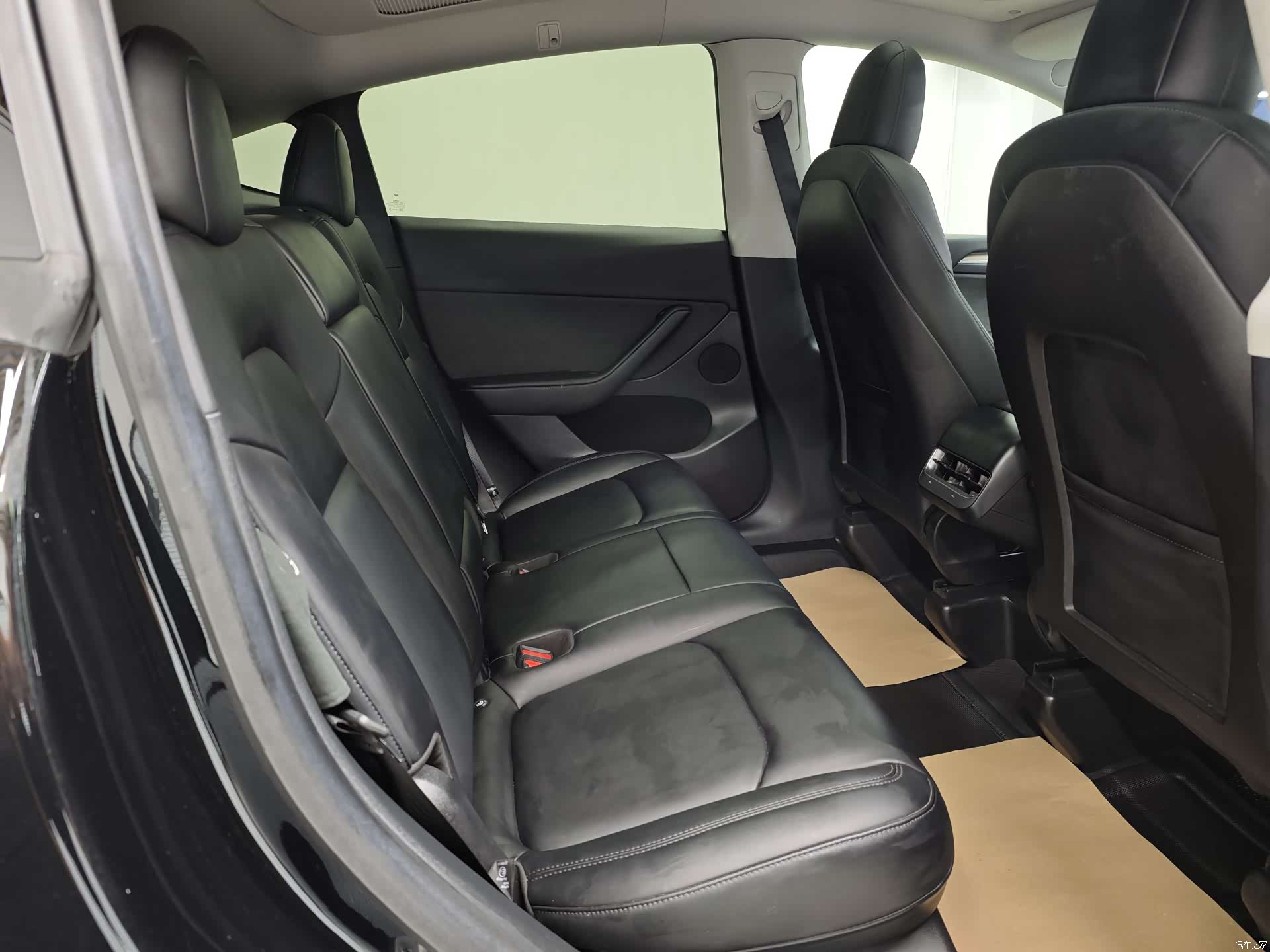 Tesla Model Y, 2022 21