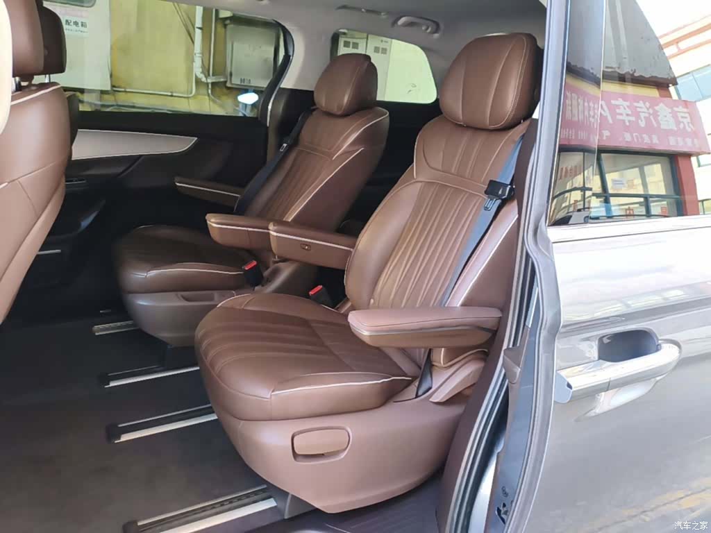 Roewe iMAX8, 2024 17