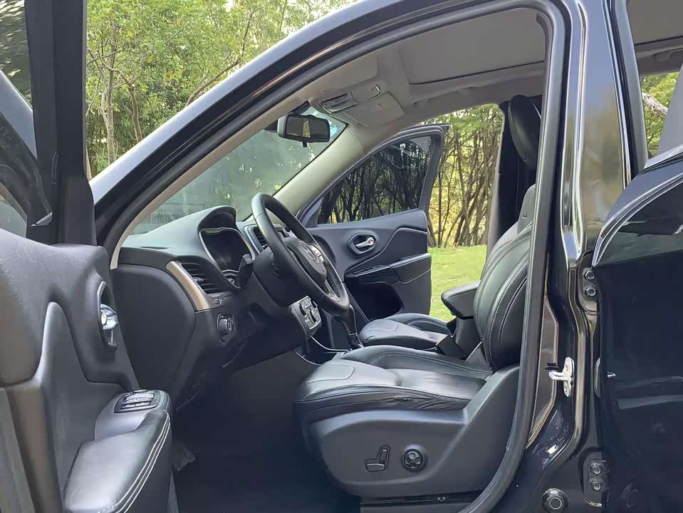 Jeep Free light