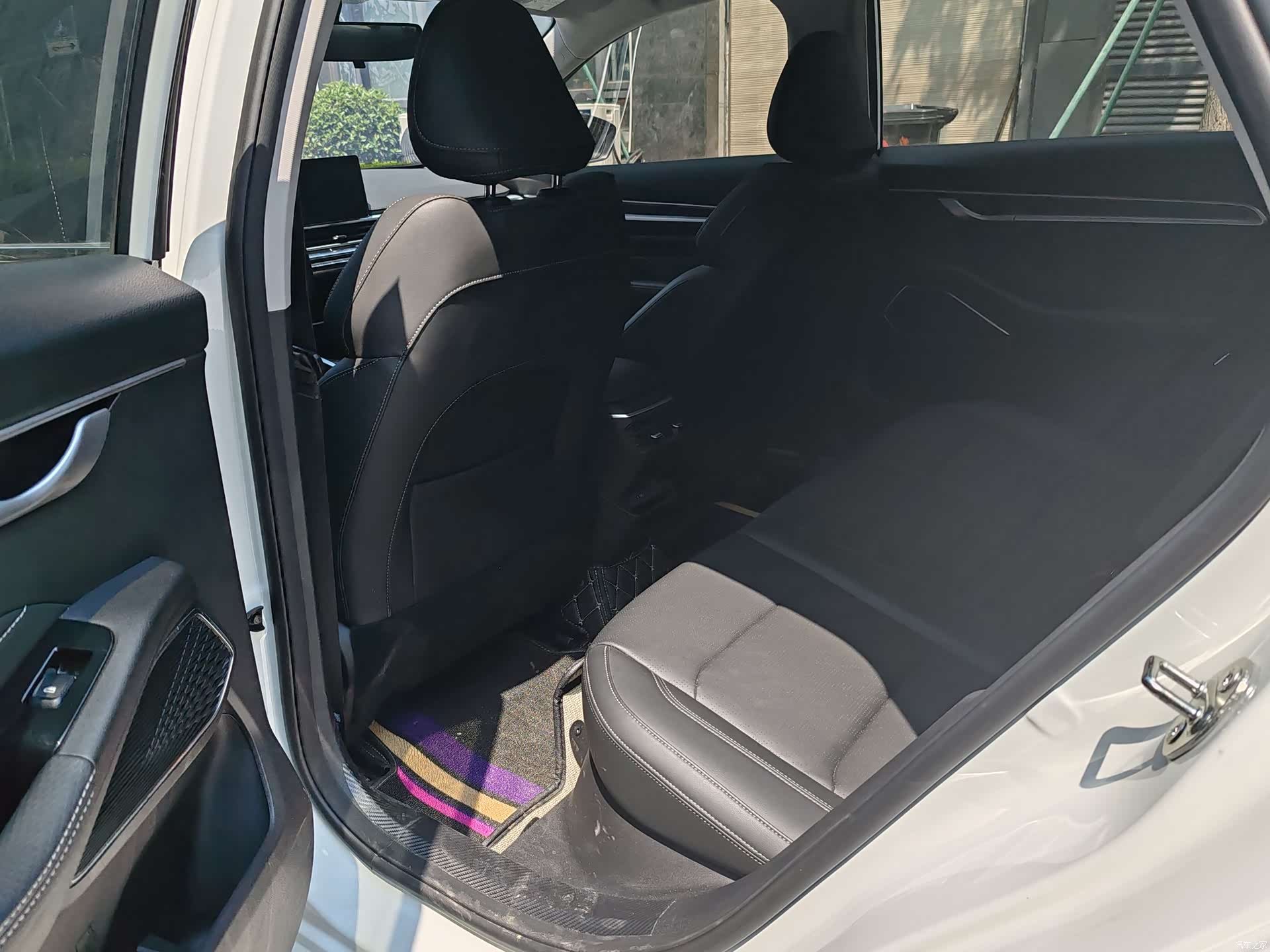 Geely Emgrand, 2022 все фото