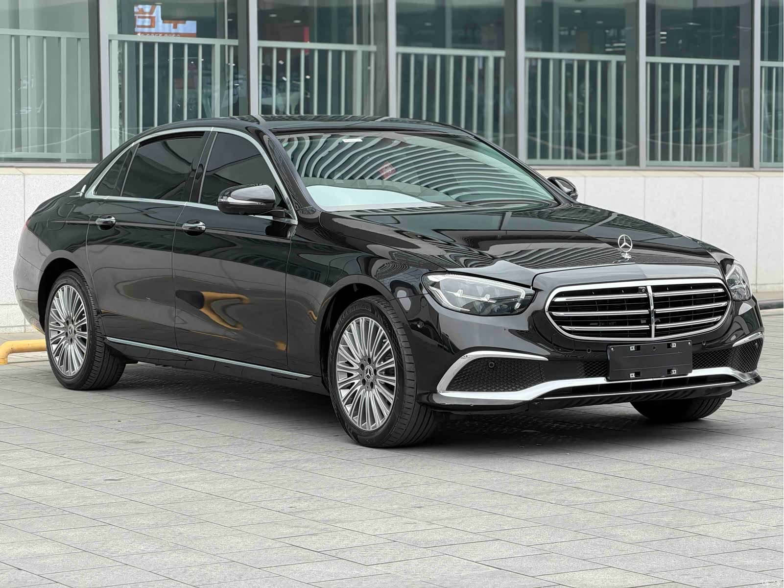 Mercedes-Benz E-Class, 2023 3
