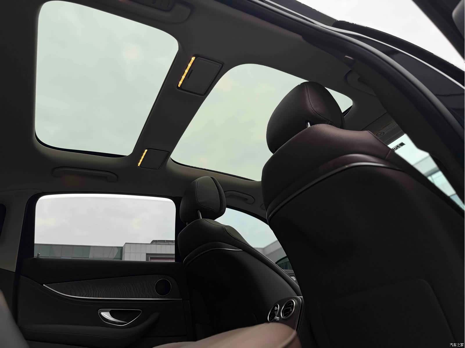 Mercedes-Benz E-Class, 2023 14