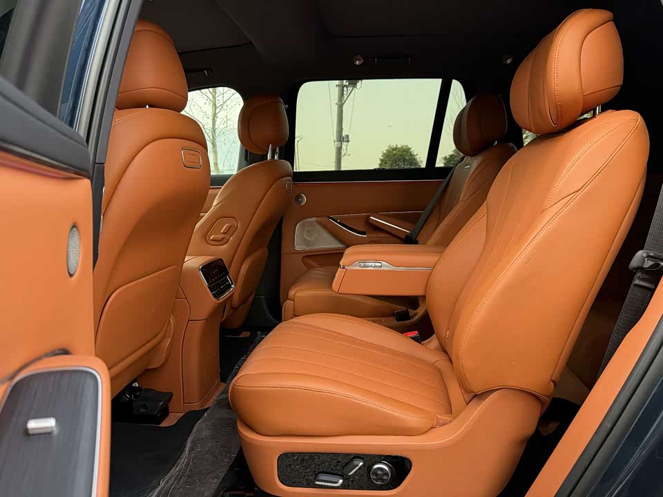 AITO Ask the world M8