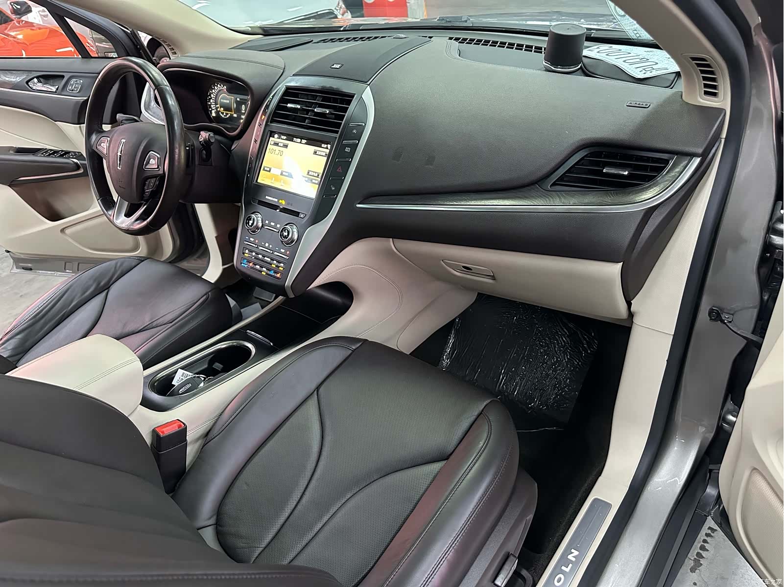 Lincoln MKC, 2017 9