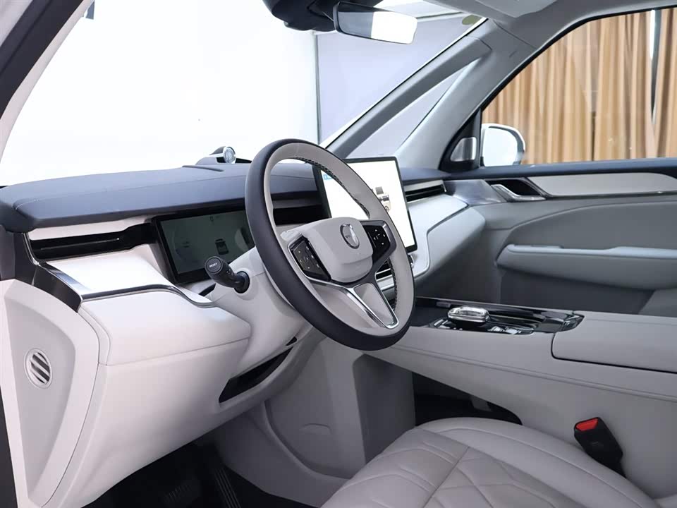 Volvo EM90