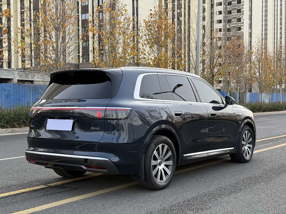 AITO Ask the world M8