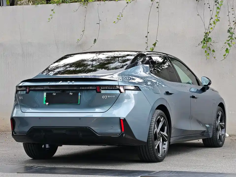 Lynk & Co 07 EM-P