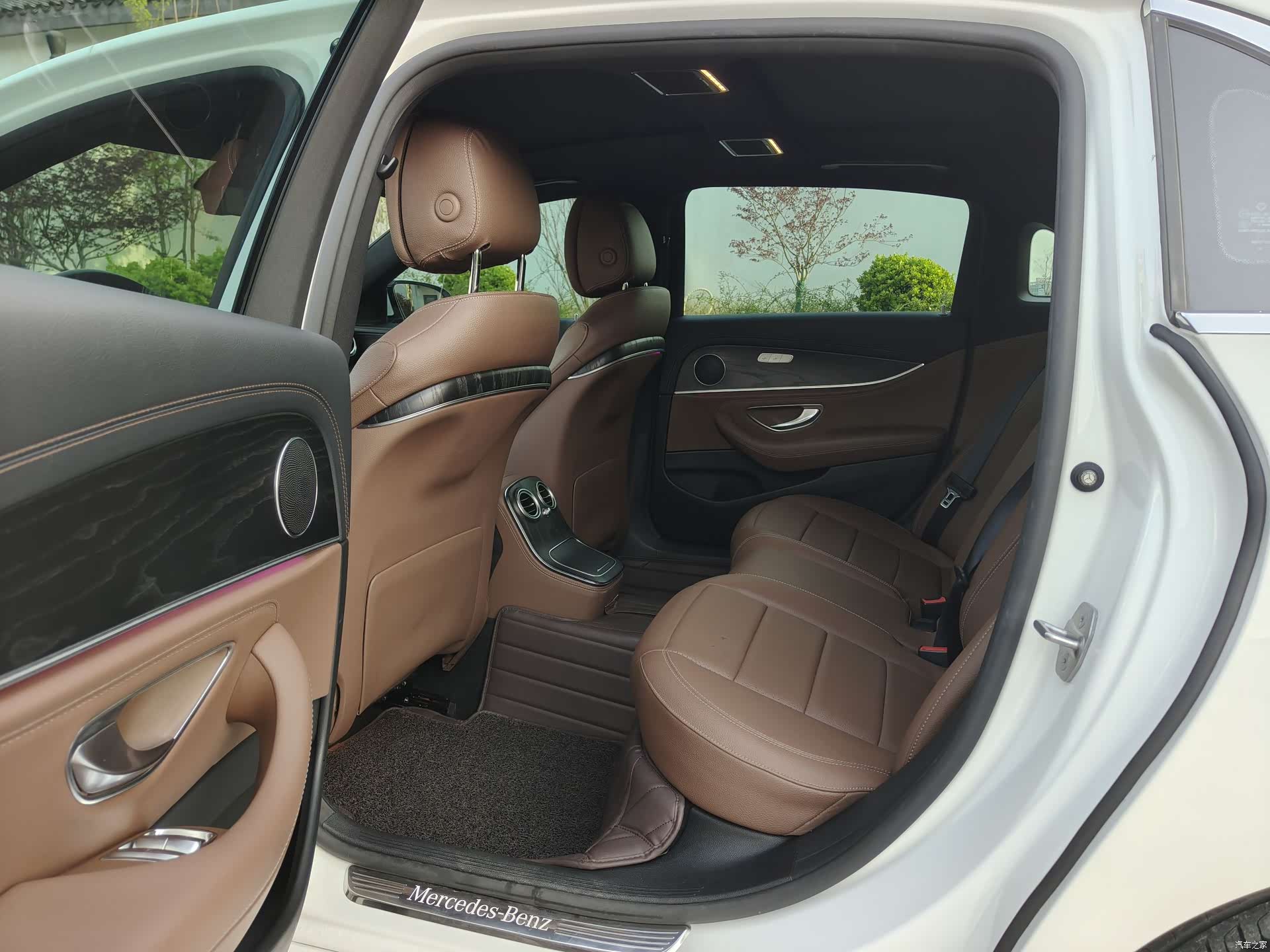 Mercedes-Benz E-Class, 2022 10