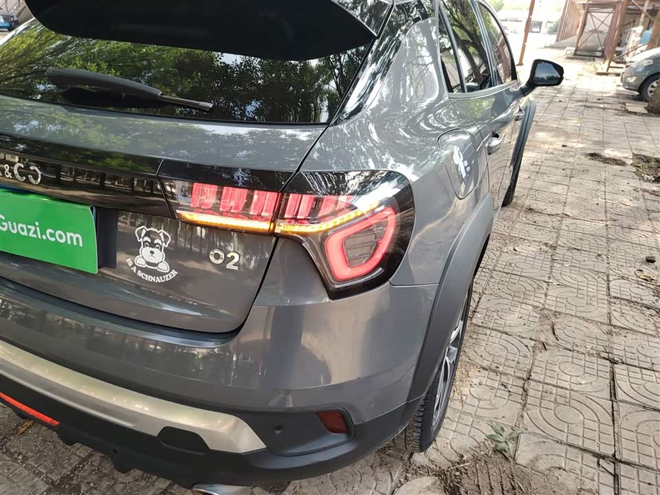 Lynk & Co 02