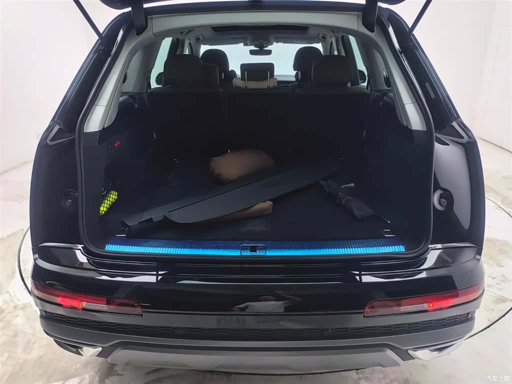 Audi Q7, 2023 23
