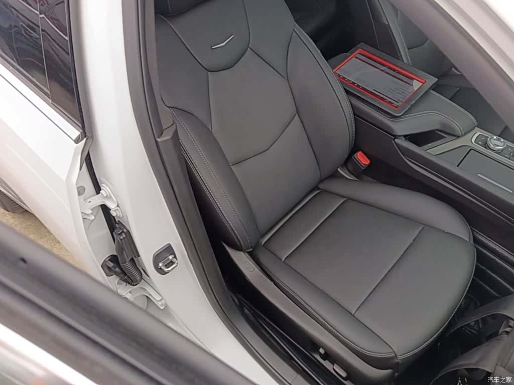 Cadillac CT5, 2023 25