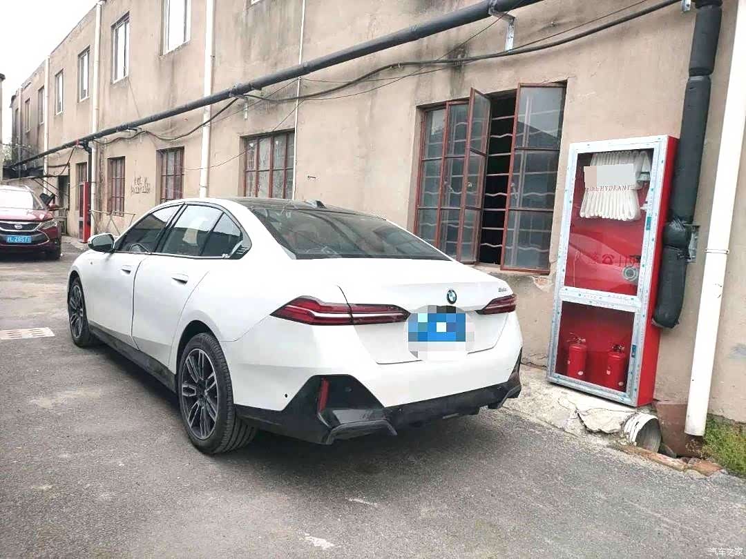 BMW 5 Series, 2025 10