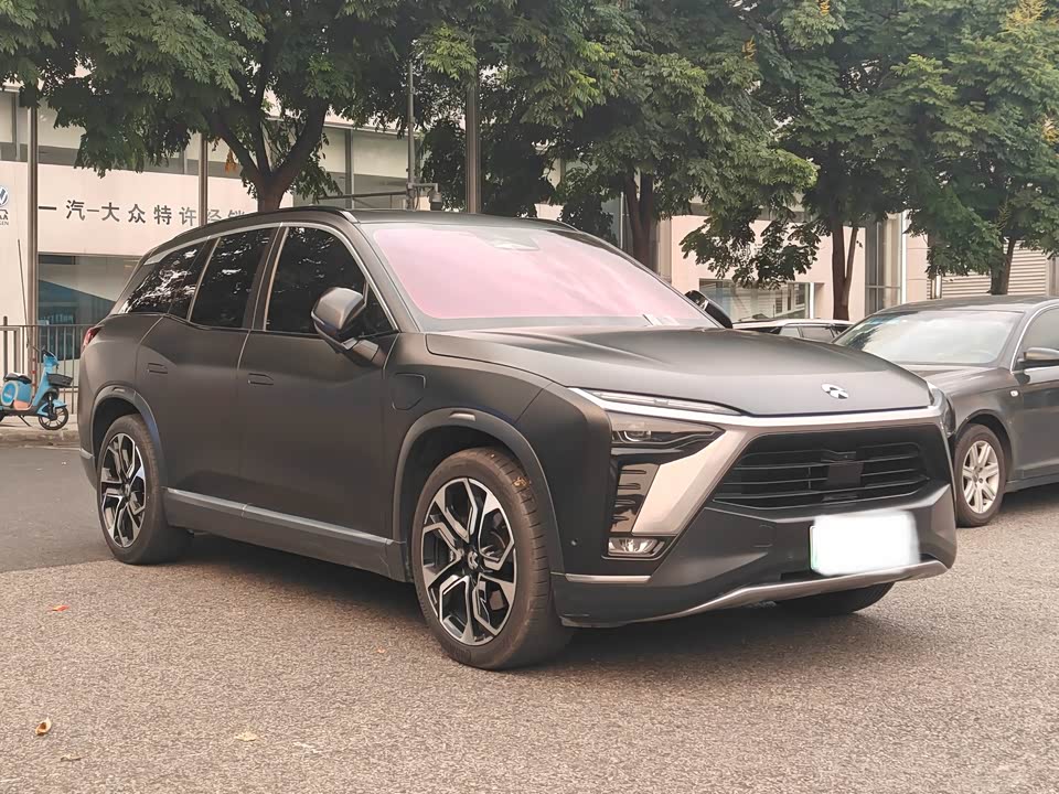 NIO ES8