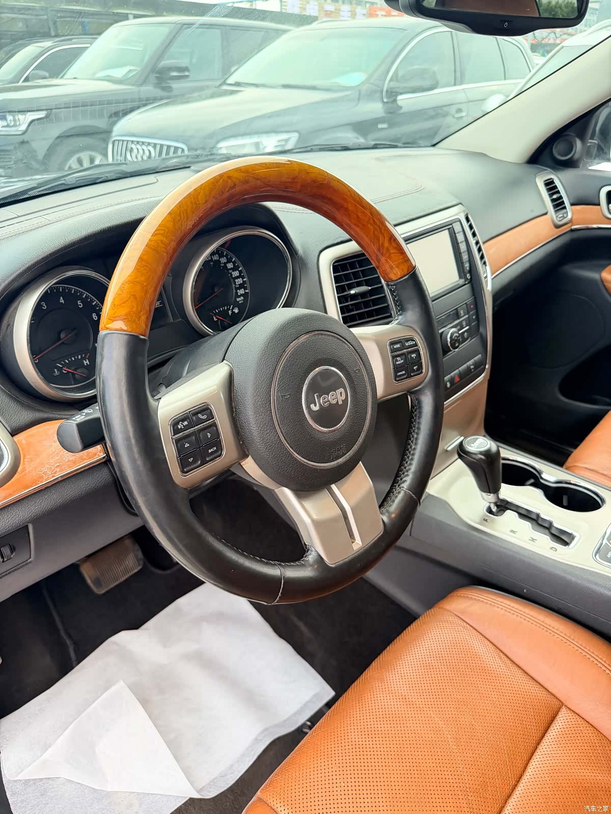Jeep Grand Cherokee, 2012 10