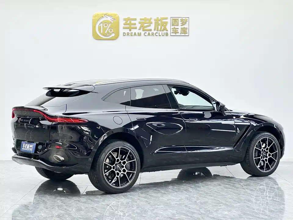 Aston Martin DBX Aston Martin DBX