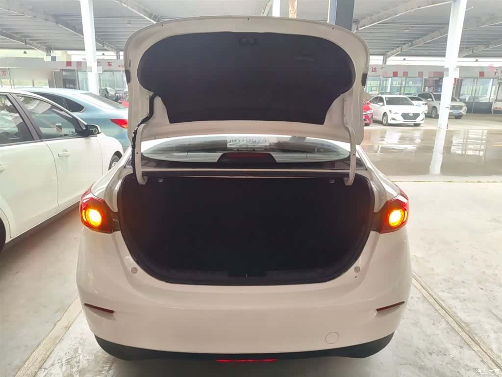 Mazda Mazda3, 2015 19
