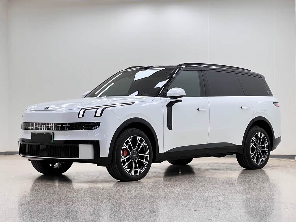 Lynk & Co 900