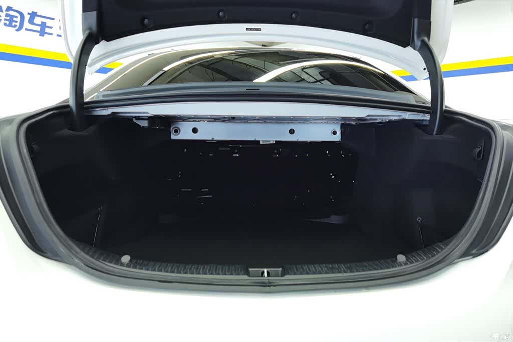 Mercedes-Benz C-Class, 2021 4