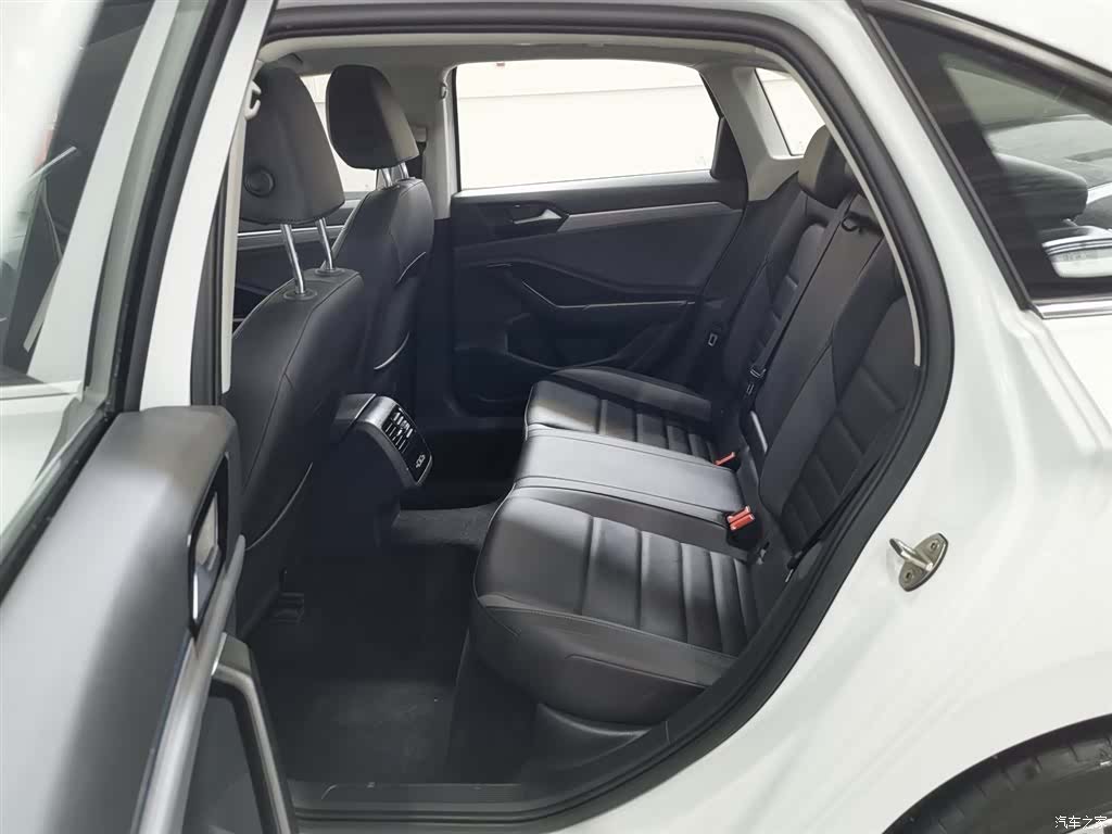 Volkswagen Sagitar, 2020 15
