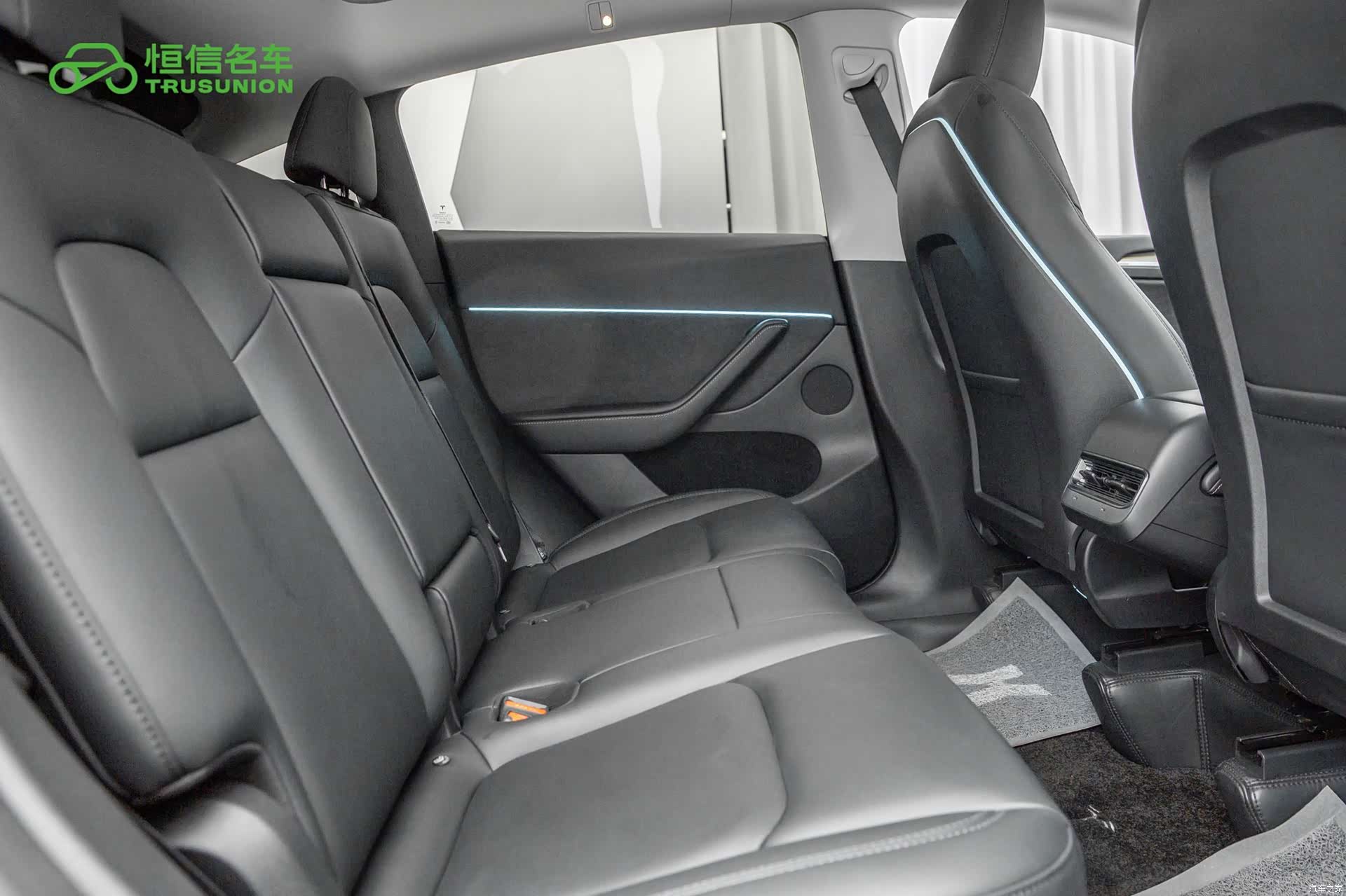 Tesla Model Y, 2023 16