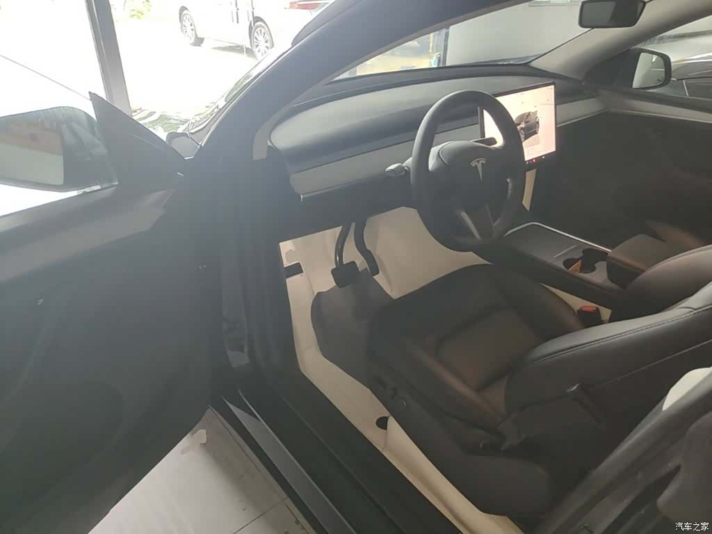 Tesla Model Y, 2023 16