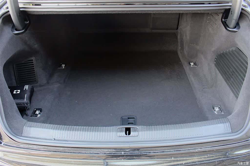 Audi A8L, 2024 17