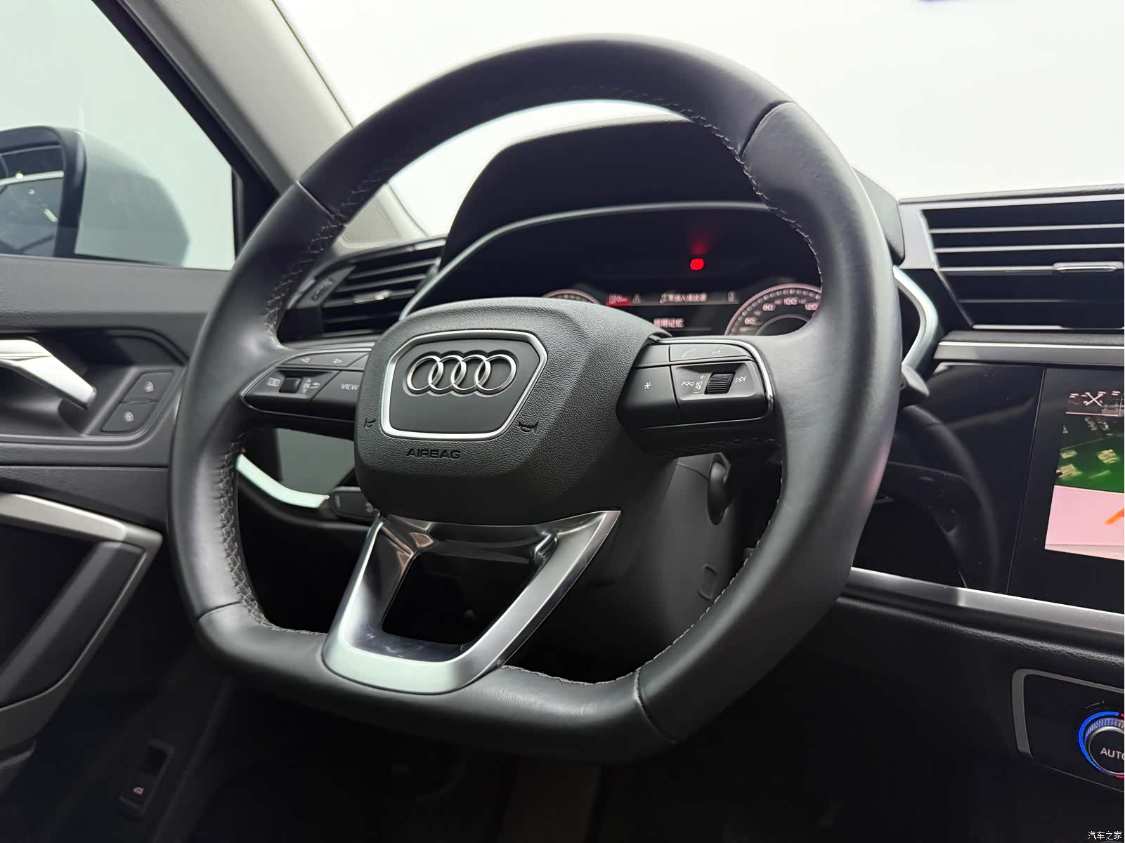 Audi Q3, 2023 13