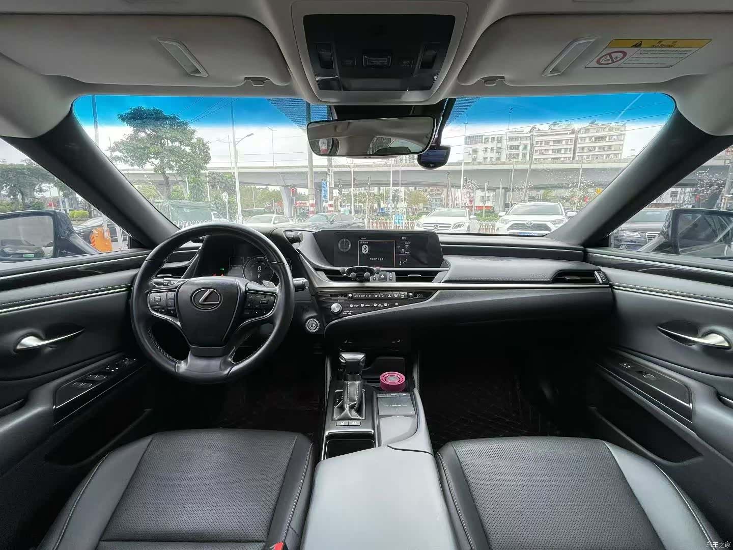 Lexus ES, 2020 7