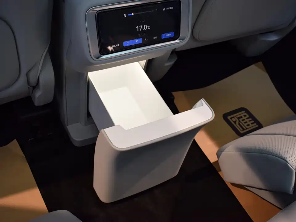 AITO Ask the world M9