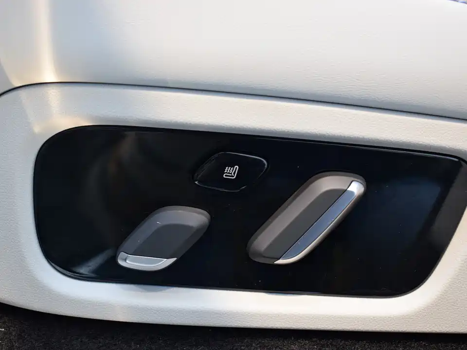 AITO Ask the world M9