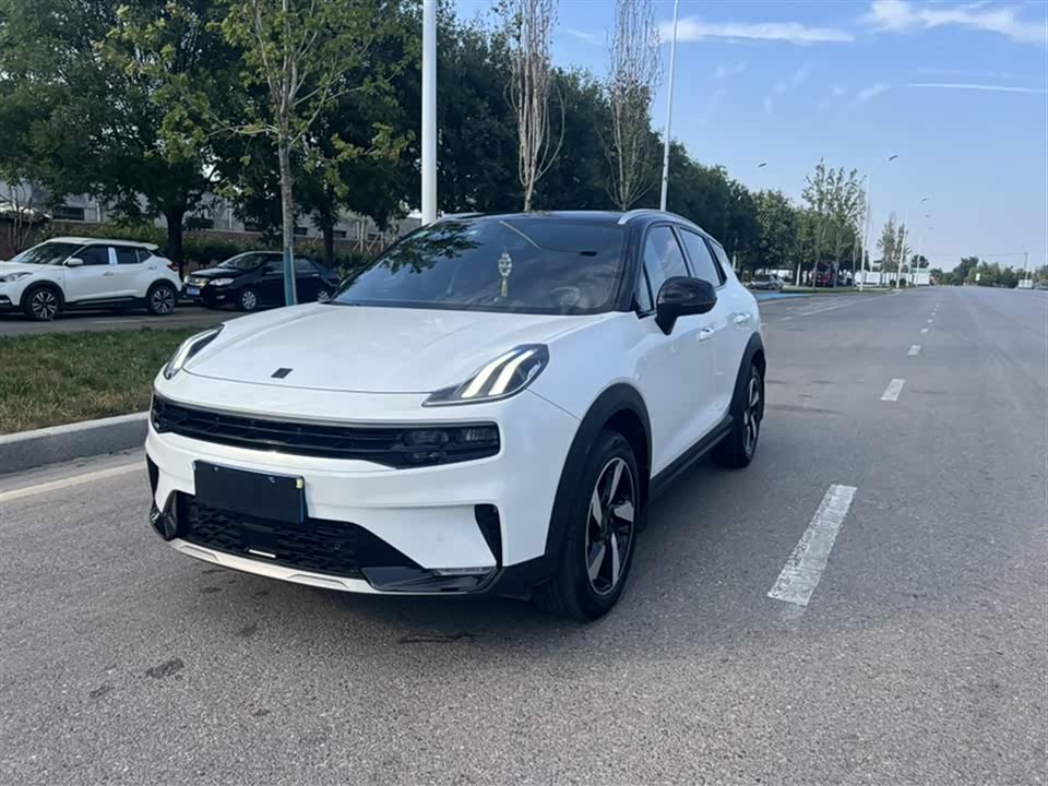 Lynk & Co 06