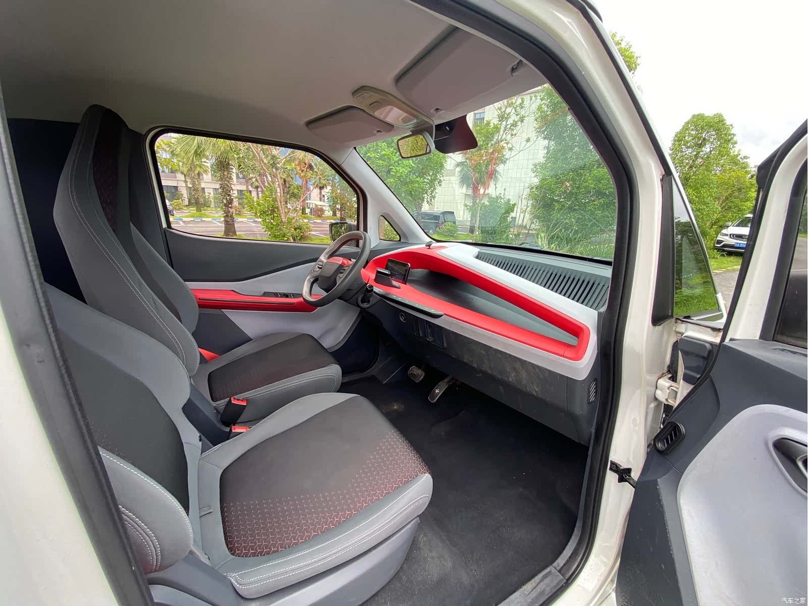 Wuling E200, 2020 11