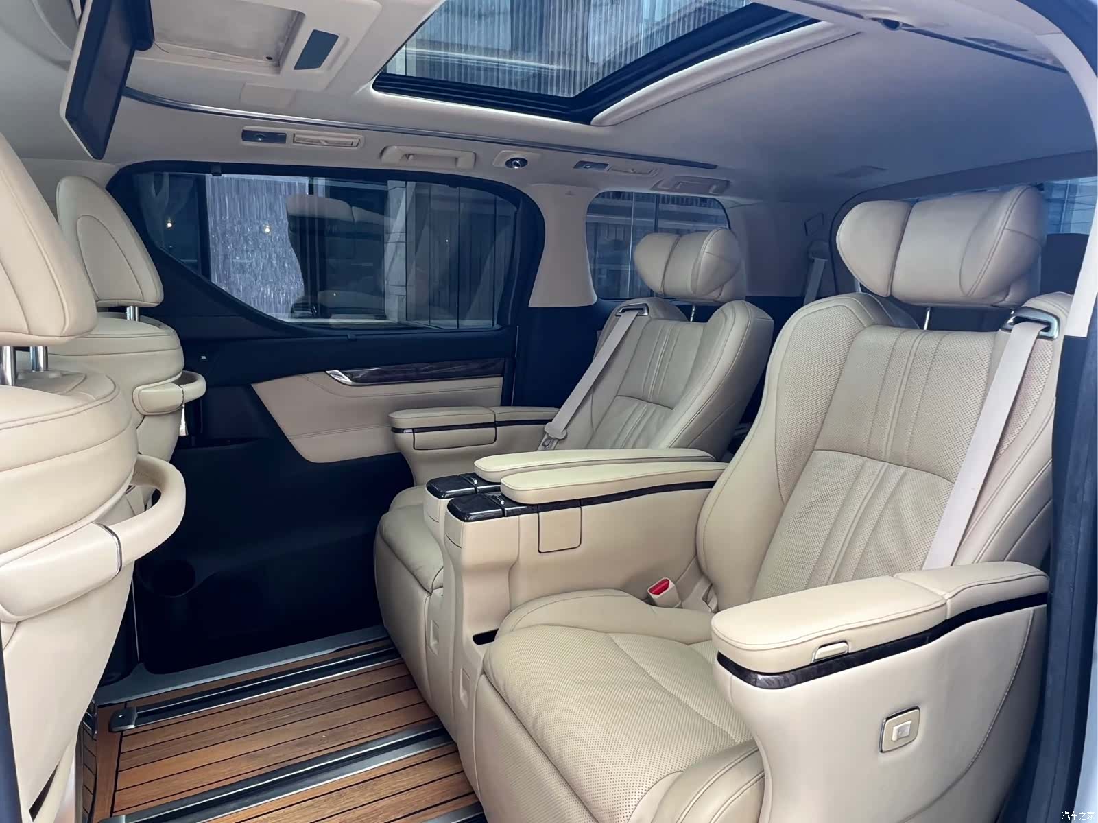 Toyota Alphard, 2018 10