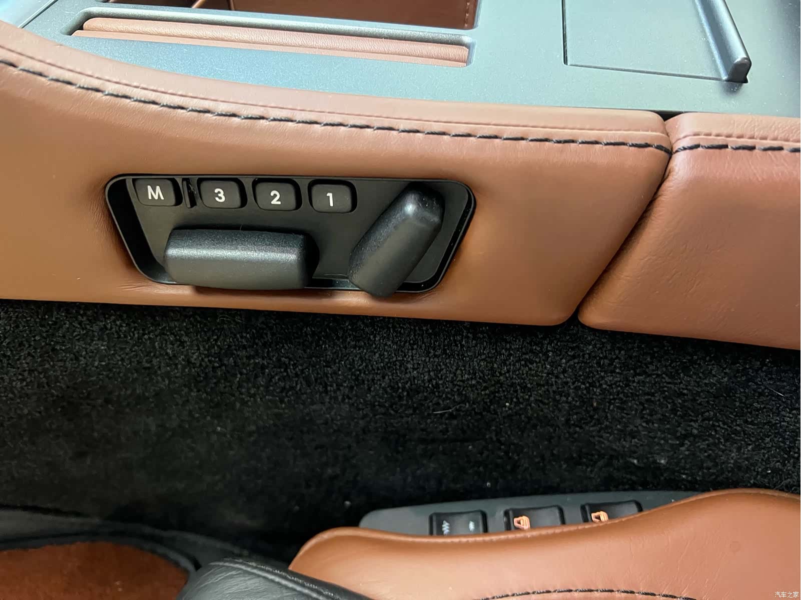 Aston Martin Vantage, 2012 8
