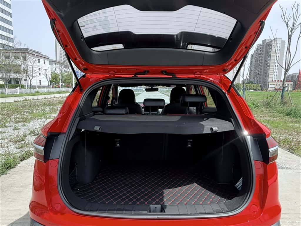 Geely Coolray, 2021 11