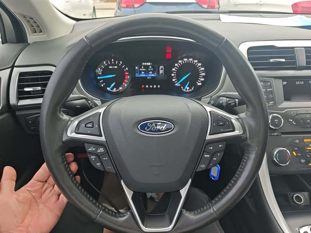 Ford Mondeo, 2016 11