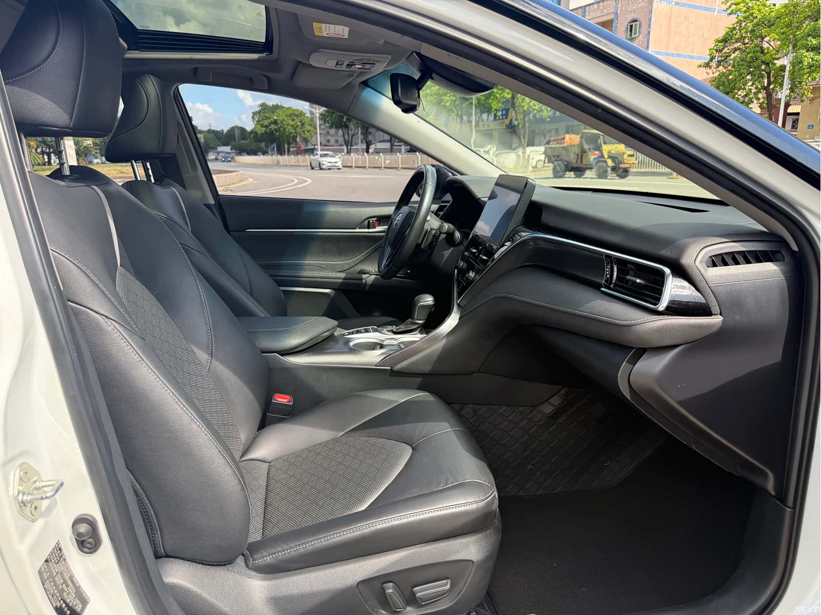 Toyota Camry, 2023 11