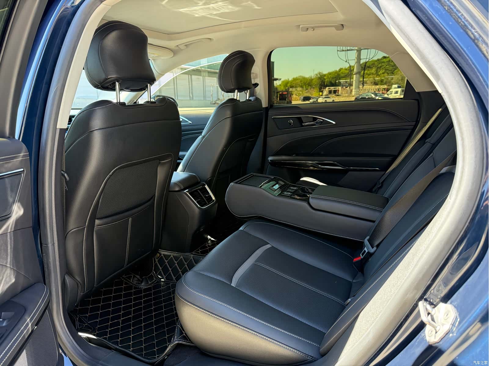 Ford Taurus, 2017 16