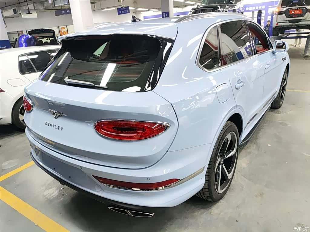 Bentley Bentayga, 2022 3