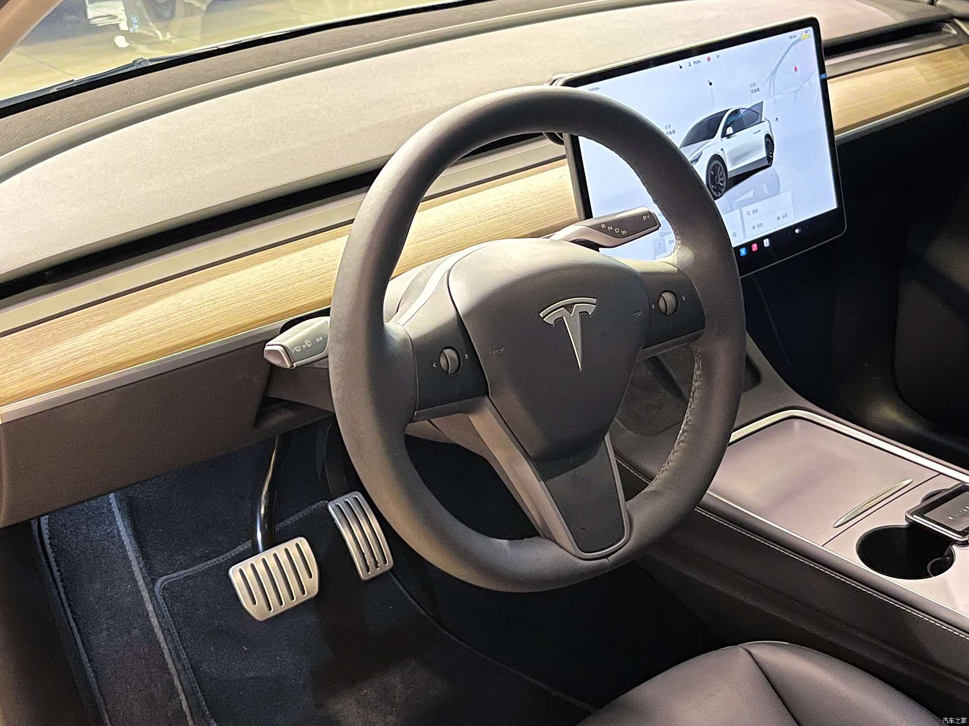 Tesla Model Y, 2023 14