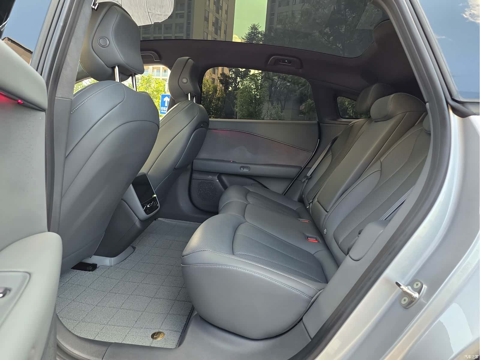 Xpeng P7, 2025 13