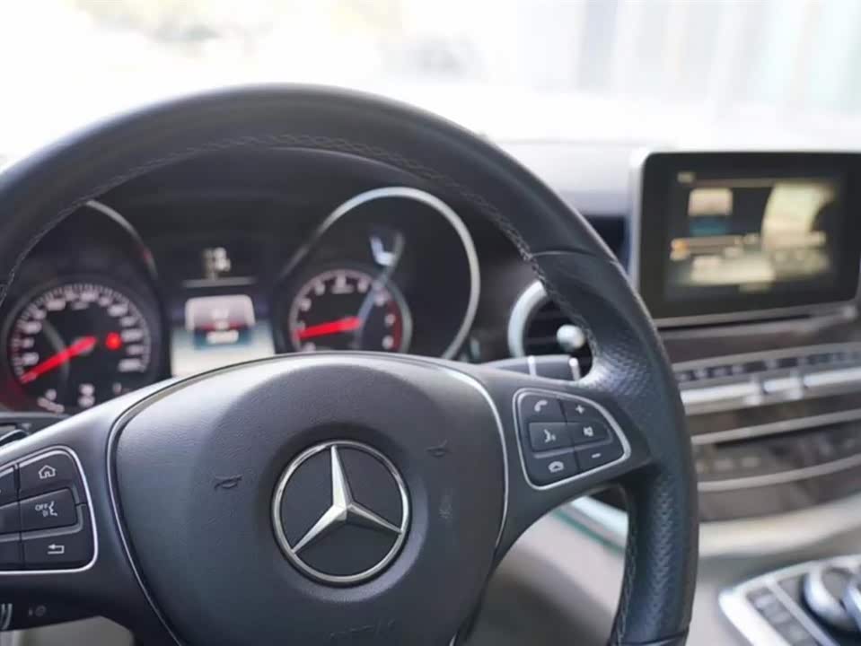 Mercedes-Benz V-class